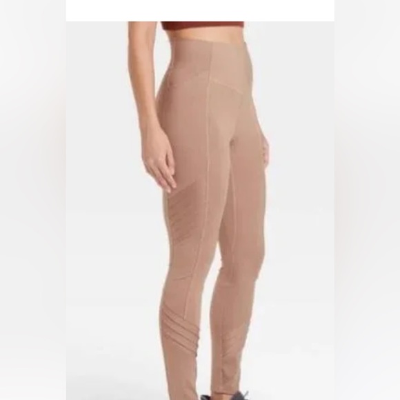 Women's Sculpt Motto  Ultra High-Rise Leggings 
27" - All in Motion  NWT - Picture 2 of 3